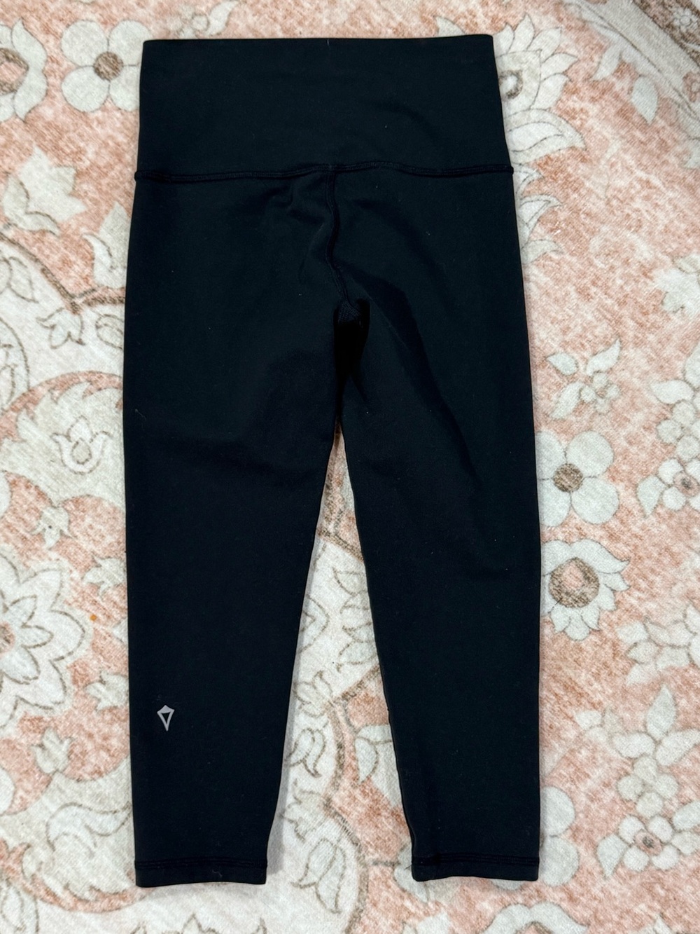 Ivivva Girls Black High-Waist Cropped Active Leggings NWOT